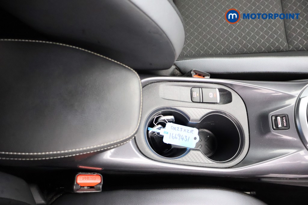 Nissan Juke N-Connecta Manual Petrol SUV - Stock Number (1669431) - 14th supplementary image