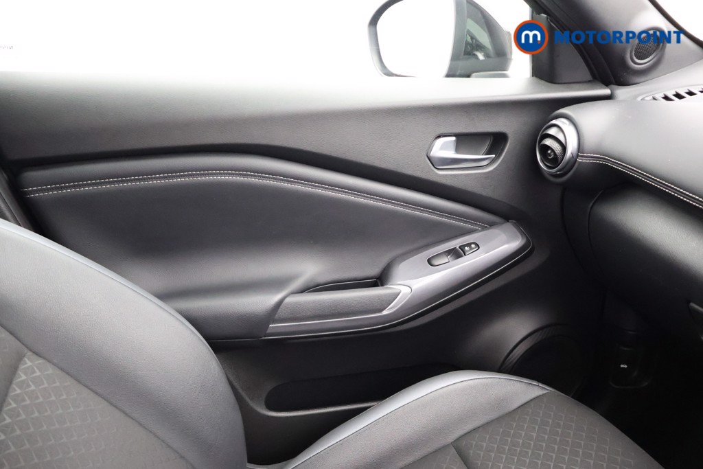 Nissan Juke N-Connecta Manual Petrol SUV - Stock Number (1669431) - 16th supplementary image