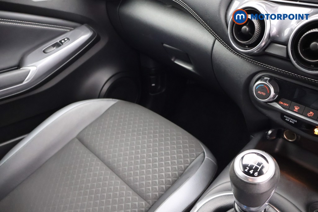Nissan Juke N-Connecta Manual Petrol SUV - Stock Number (1669431) - 17th supplementary image