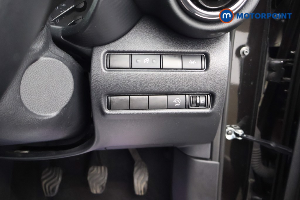 Nissan Juke N-Connecta Manual Petrol SUV - Stock Number (1669431) - 18th supplementary image