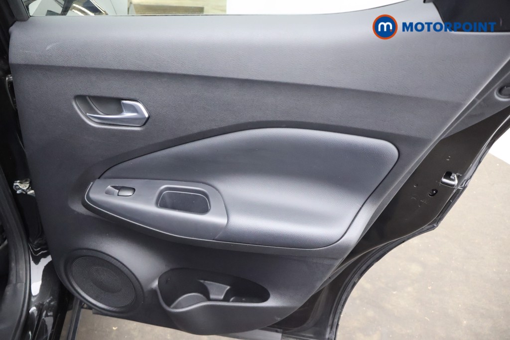 Nissan Juke N-Connecta Manual Petrol SUV - Stock Number (1669431) - 23rd supplementary image