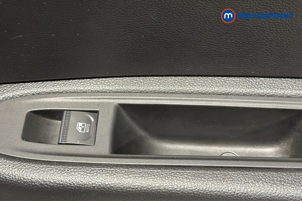 Renault Clio Evolution Manual Petrol Hatchback - Stock Number (1669810) - 994th supplementary image
