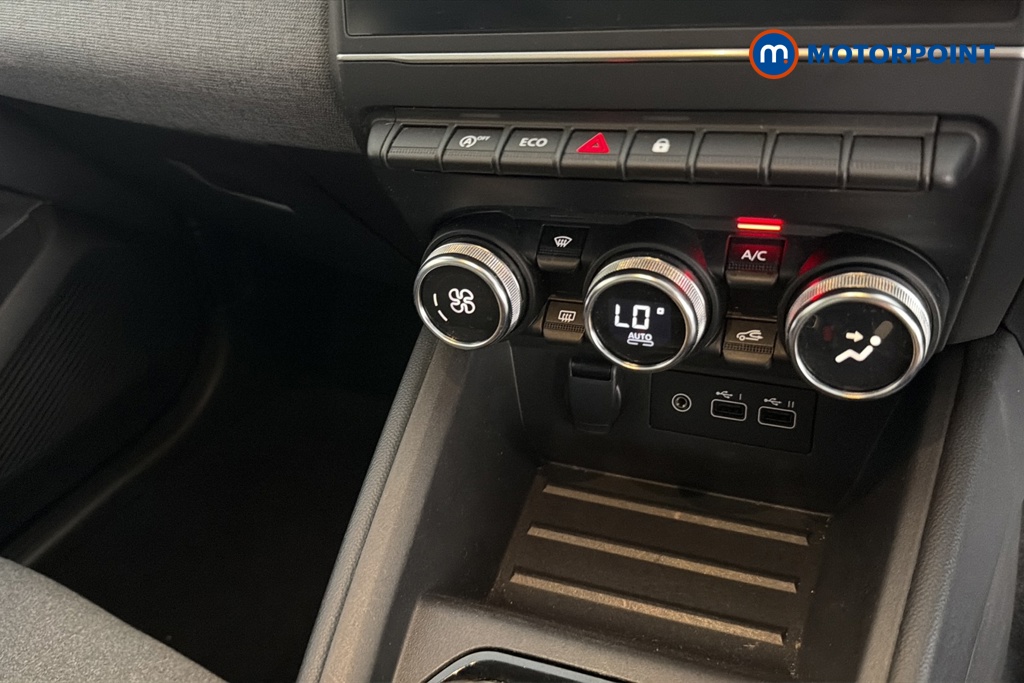 Renault Clio Evolution Manual Petrol Hatchback - Stock Number (1669865) - 12th supplementary image