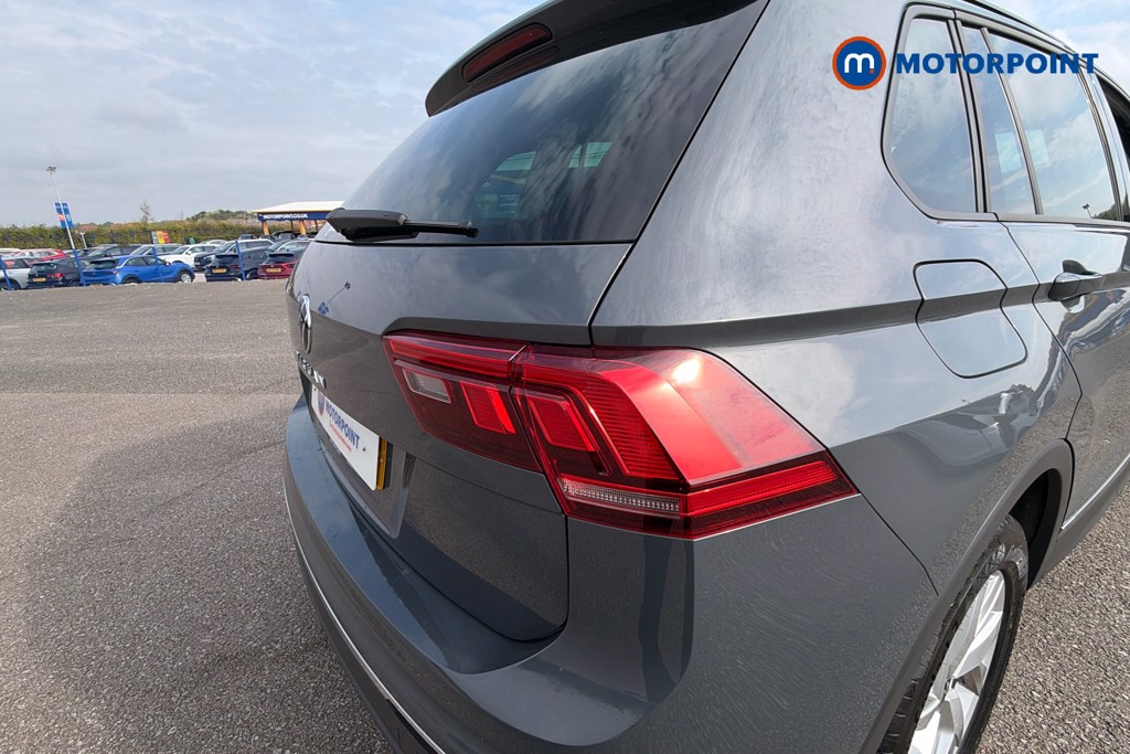 Volkswagen Tiguan Life Automatic Petrol SUV - Stock Number (1670112) - 38th supplementary image