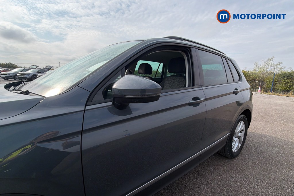 Volkswagen Tiguan Life Automatic Petrol SUV - Stock Number (1670112) - 43rd supplementary image