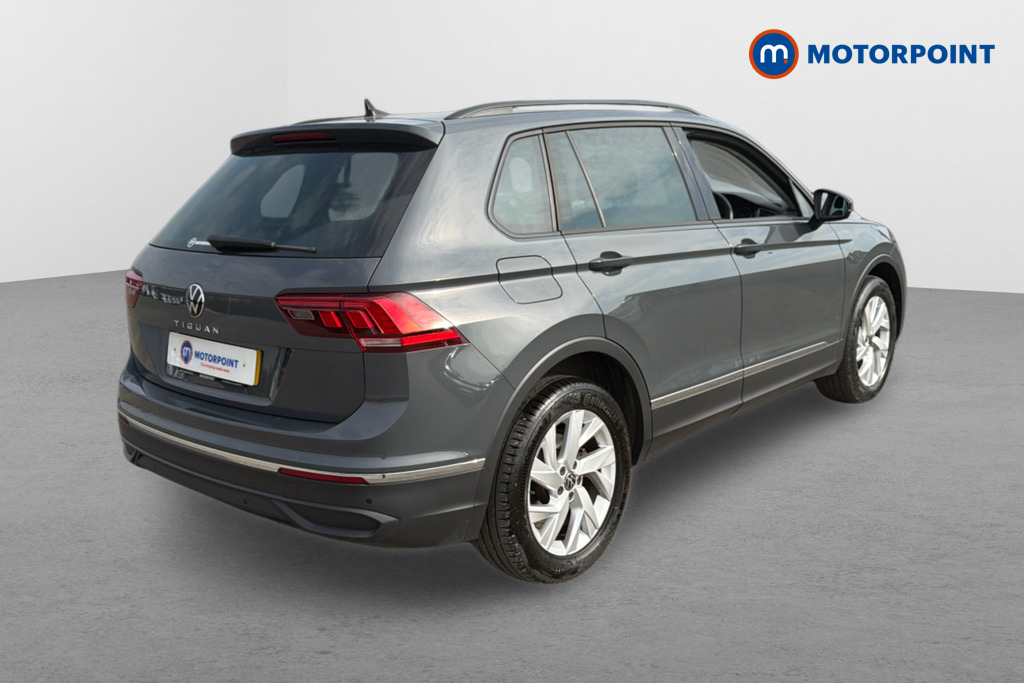 Volkswagen Tiguan Life Automatic Petrol SUV - Stock Number (1670112) - Drivers side rear corner