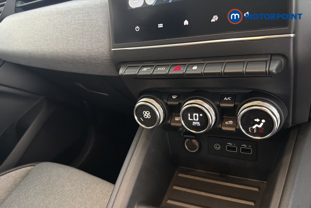Renault Clio Evolution Manual Petrol Hatchback - Stock Number (1670179) - 12th supplementary image