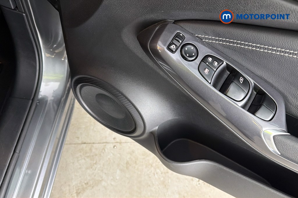 Nissan Juke N-Connecta Automatic Petrol SUV - Stock Number (1670958) - 21st supplementary image