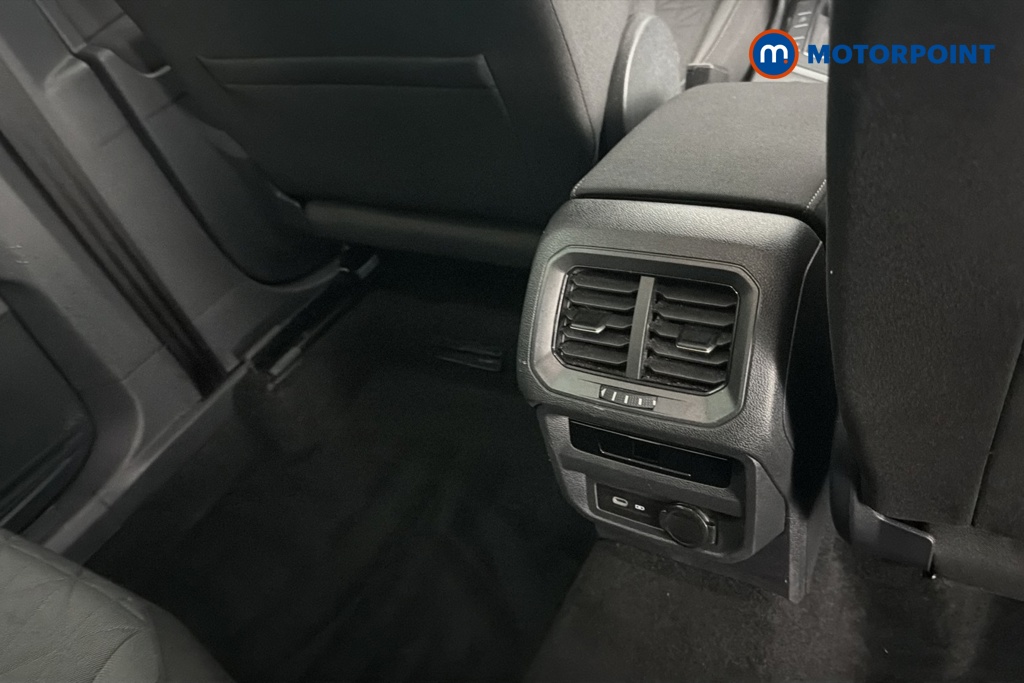 Volkswagen Tiguan Life Manual Petrol SUV - Stock Number (1672065) - 28th supplementary image