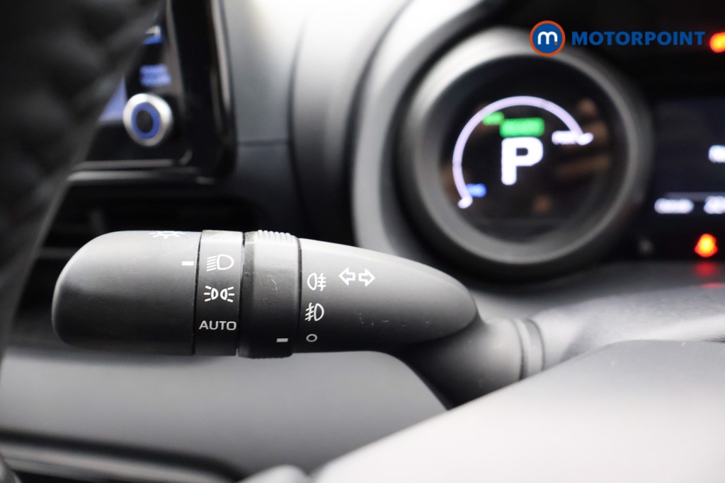 Toyota Yaris Design Automatic Petrol-Electric Hybrid Hatchback - Stock Number (1672084) - 5th supplementary image
