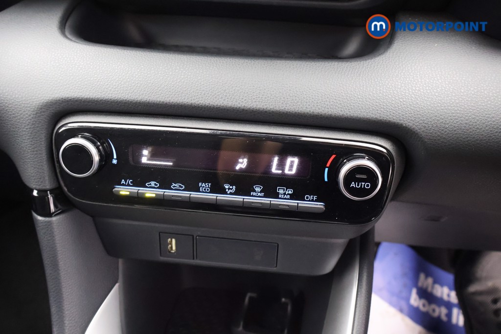 Toyota Yaris Design Automatic Petrol-Electric Hybrid Hatchback - Stock Number (1672084) - 10th supplementary image