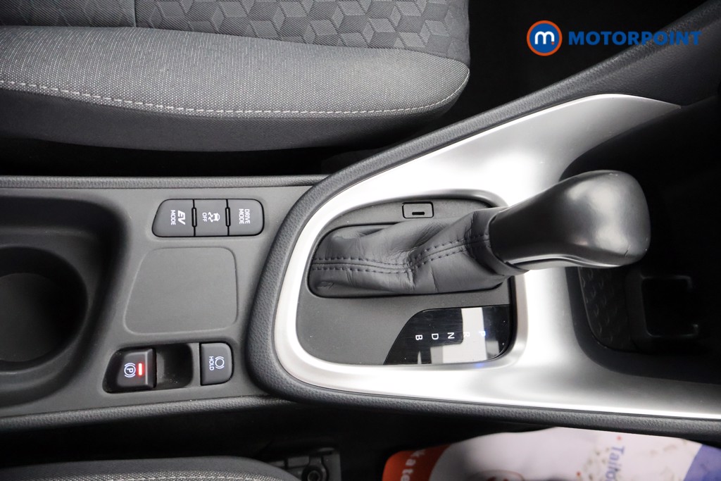 Toyota Yaris Design Automatic Petrol-Electric Hybrid Hatchback - Stock Number (1672084) - 11th supplementary image
