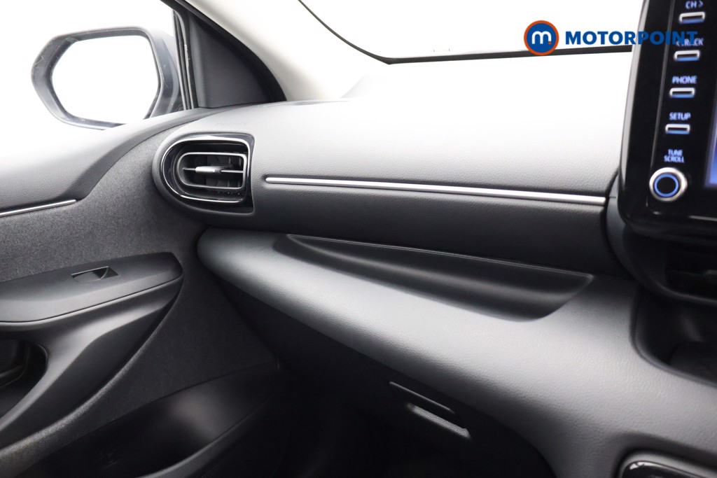 Toyota Yaris Design Automatic Petrol-Electric Hybrid Hatchback - Stock Number (1672084) - 12th supplementary image