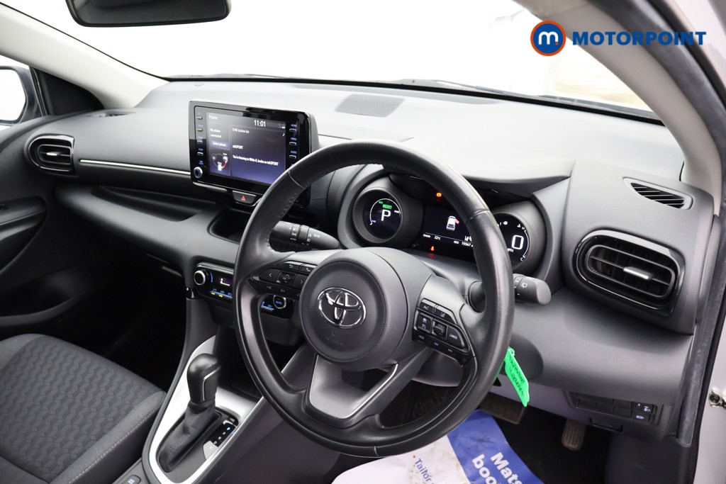 Toyota Yaris Design Automatic Petrol-Electric Hybrid Hatchback - Stock Number (1672084) - 16th supplementary image