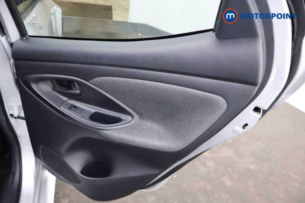 Toyota Yaris Design Automatic Petrol-Electric Hybrid Hatchback - Stock Number (1672084) - 22nd supplementary image