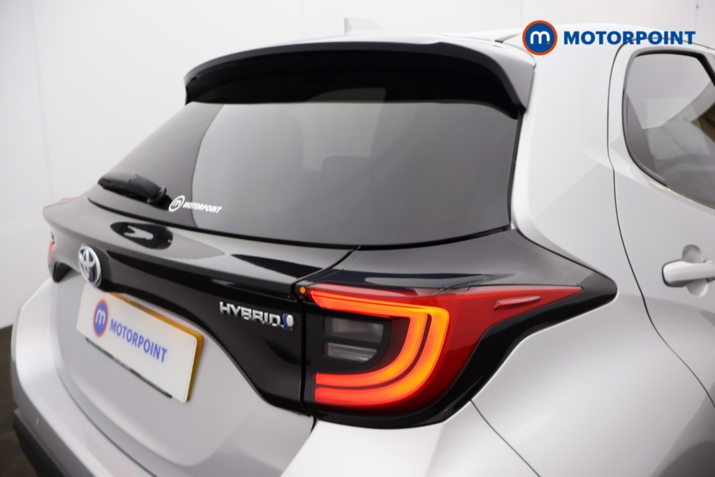 Toyota Yaris Design Automatic Petrol-Electric Hybrid Hatchback - Stock Number (1672084) - 30th supplementary image