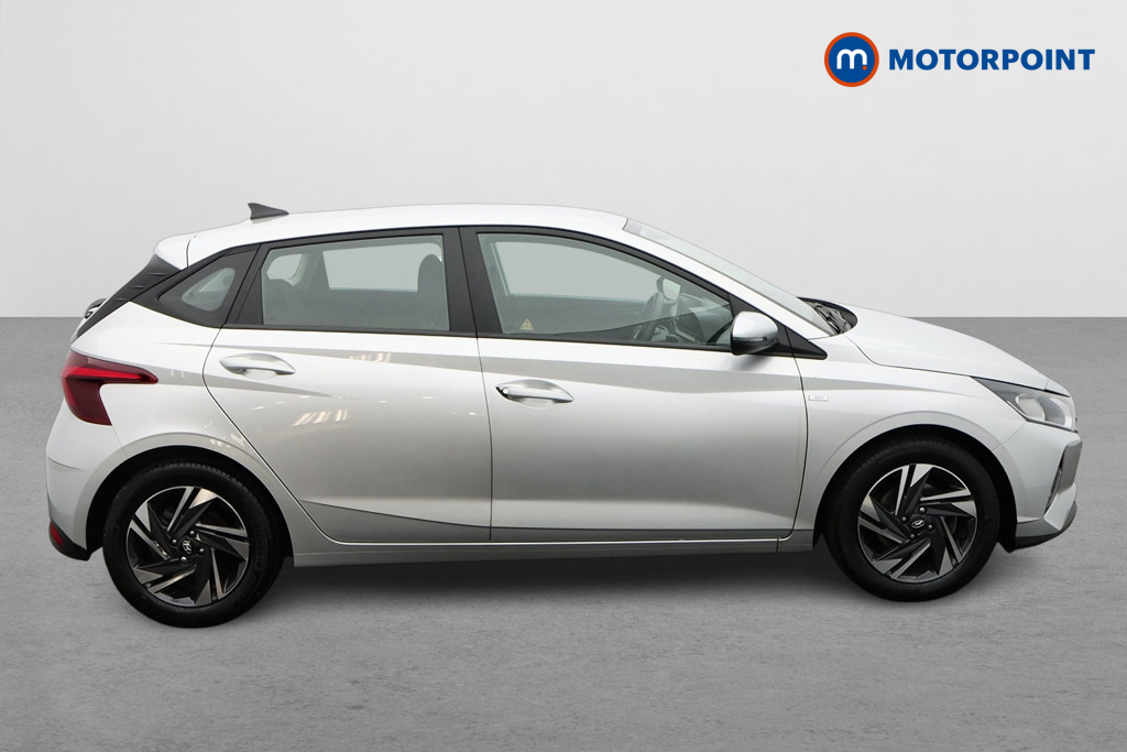 Hyundai I20 Se Connect Manual Petrol Hatchback - Stock Number (1672105) - Drivers side