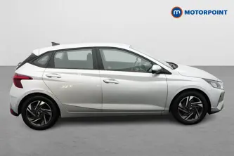 Hyundai I20 Se Connect Manual Petrol Hatchback - Stock Number (1672105) - Drivers side