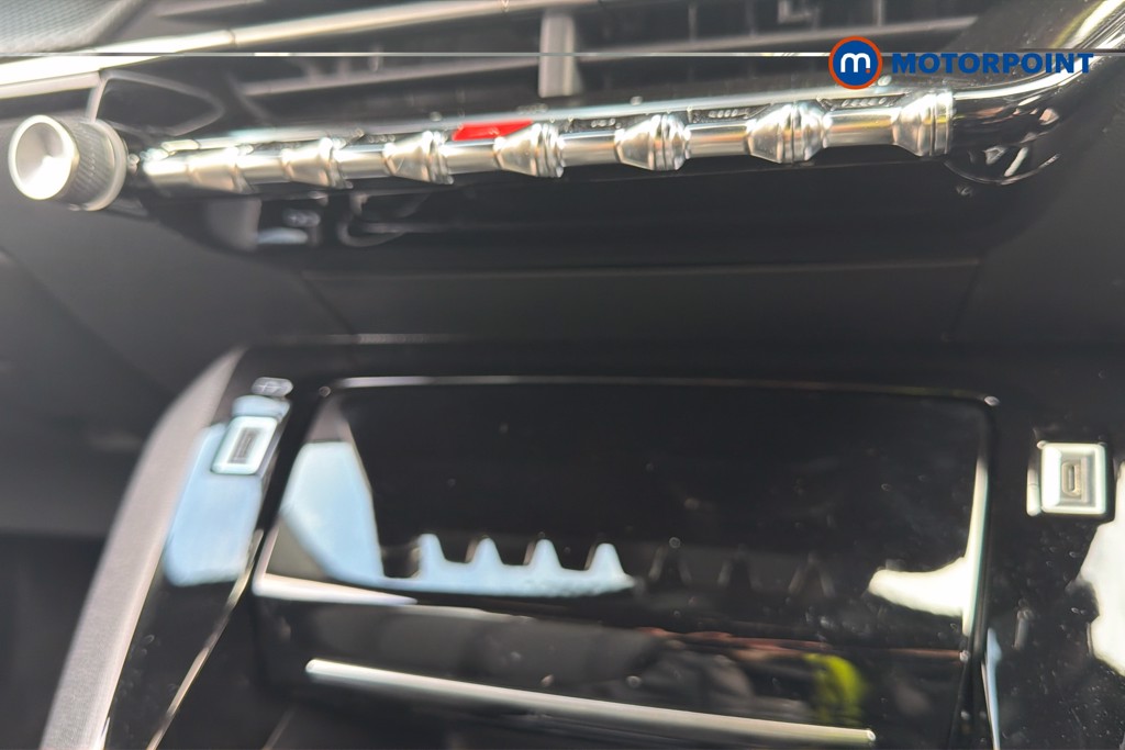 Peugeot 2008 Allure Manual Petrol SUV - Stock Number (1672172) - 17th supplementary image