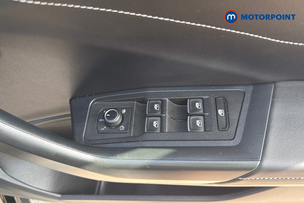 Volkswagen T-Roc R-Line Manual Petrol SUV - Stock Number (1672400) - 3rd supplementary image