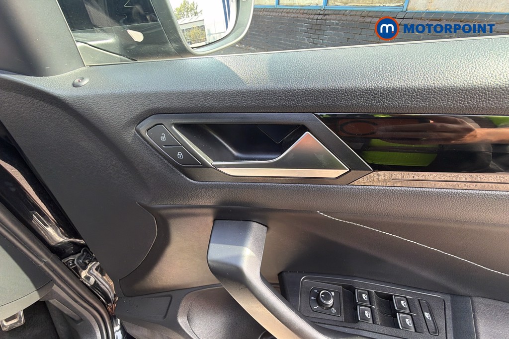 Volkswagen T-Roc R-Line Manual Petrol SUV - Stock Number (1672400) - 4th supplementary image