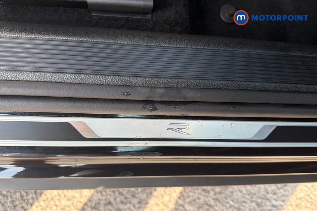 Volkswagen T-Roc R-Line Manual Petrol SUV - Stock Number (1672400) - 5th supplementary image