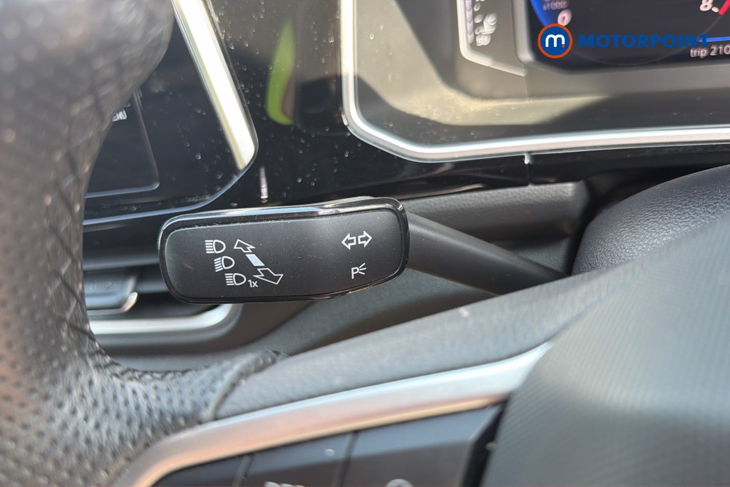 Volkswagen T-Roc R-Line Manual Petrol SUV - Stock Number (1672400) - 12th supplementary image