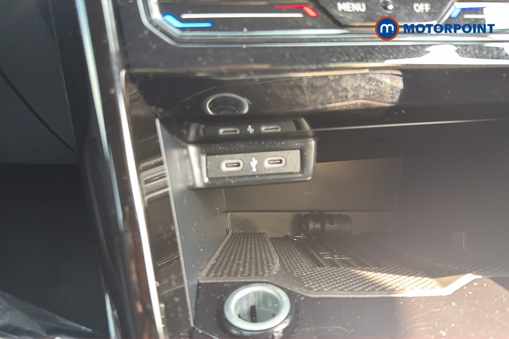 Volkswagen T-Roc R-Line Manual Petrol SUV - Stock Number (1672400) - 16th supplementary image