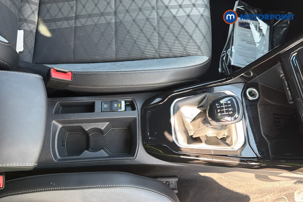 Volkswagen T-Roc R-Line Manual Petrol SUV - Stock Number (1672400) - 17th supplementary image