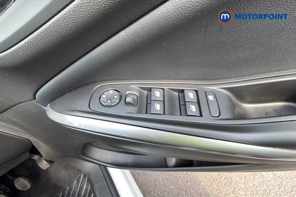 Vauxhall Grandland Ultimate Manual Petrol SUV - Stock Number (1672493) - 4th supplementary image