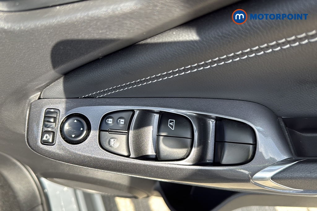 Nissan Juke N-Connecta Manual Petrol SUV - Stock Number (1673620) - 19th supplementary image