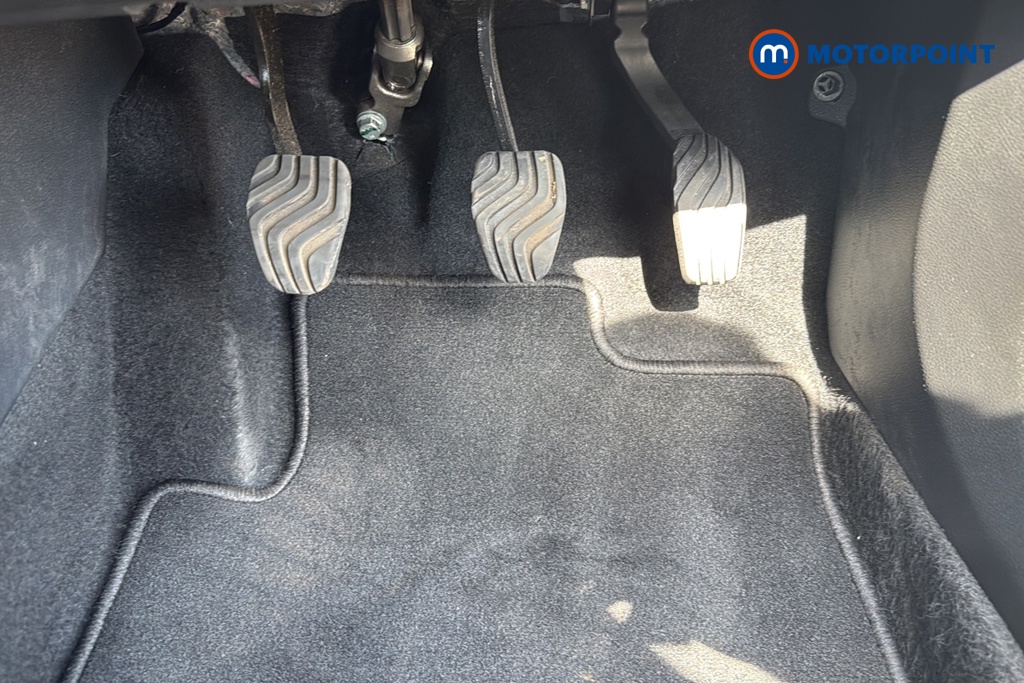 Nissan Juke N-Connecta Manual Petrol SUV - Stock Number (1673620) - 24th supplementary image