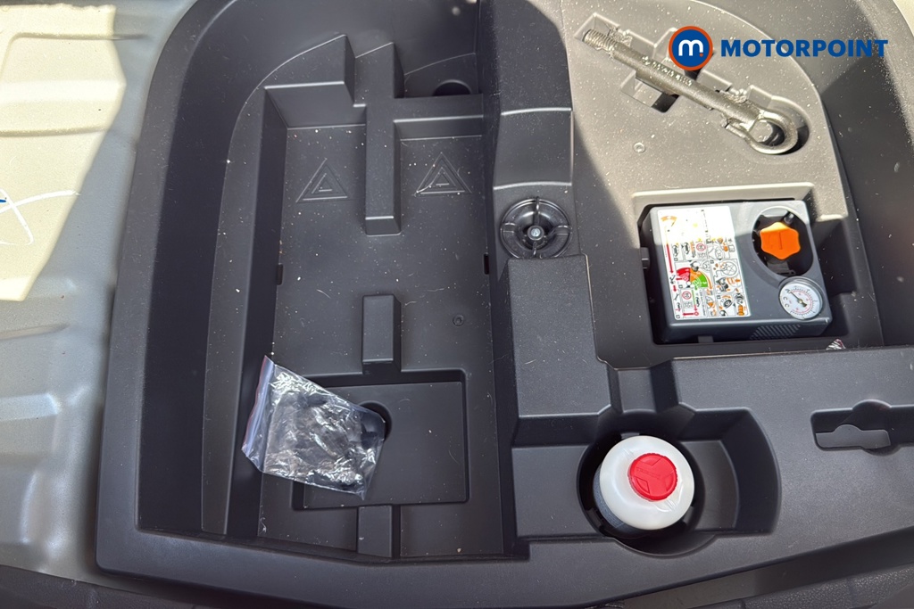 Nissan Juke N-Connecta Manual Petrol SUV - Stock Number (1673620) - 33rd supplementary image