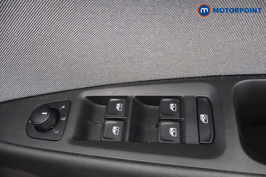 Seat Leon Se Dynamic Manual Petrol Hatchback - Stock Number (1673869) - 9th supplementary image