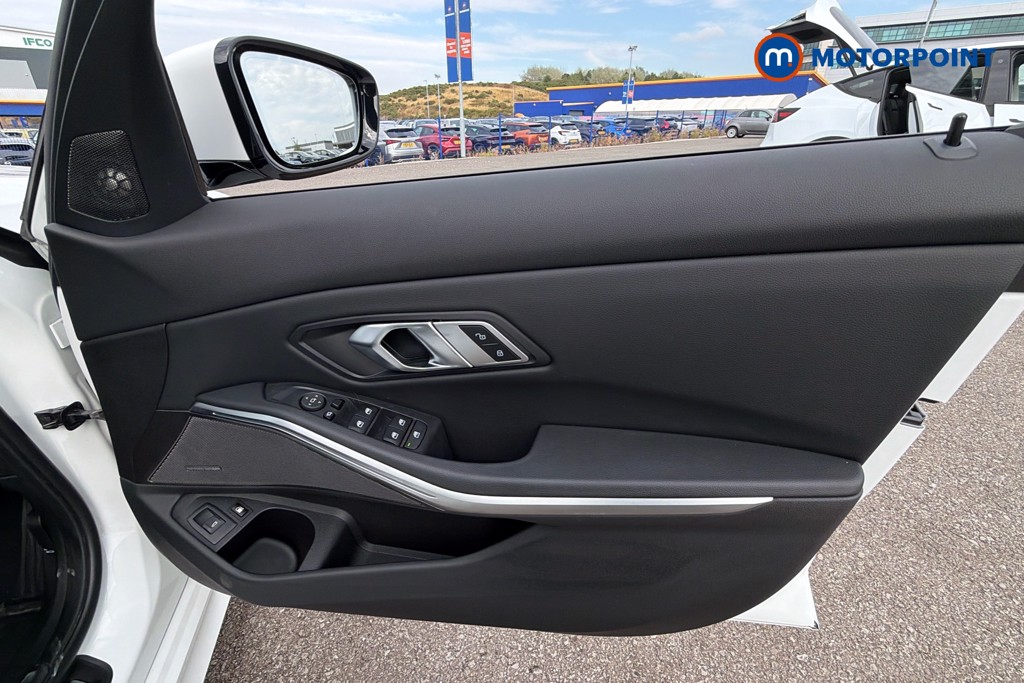 BMW 3 Series Sport Automatic Petrol Plug-In Hybrid Saloon - Stock Number (1673889) - 19th supplementary image