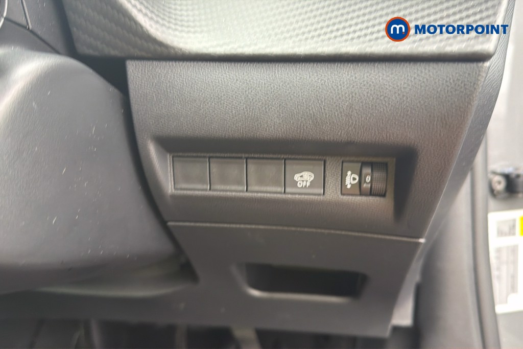 Peugeot 2008 Allure Manual Petrol SUV - Stock Number (1665927) - 17th supplementary image