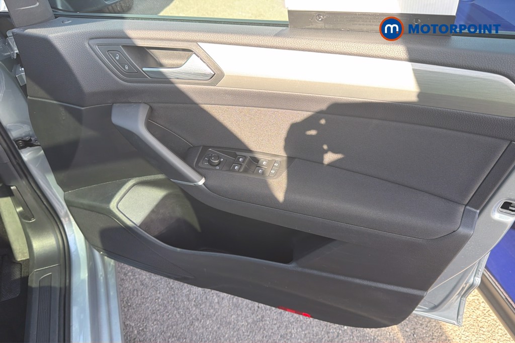 Volkswagen Touran Match Manual Petrol People Carrier - Stock Number (1668343) - 2nd supplementary image