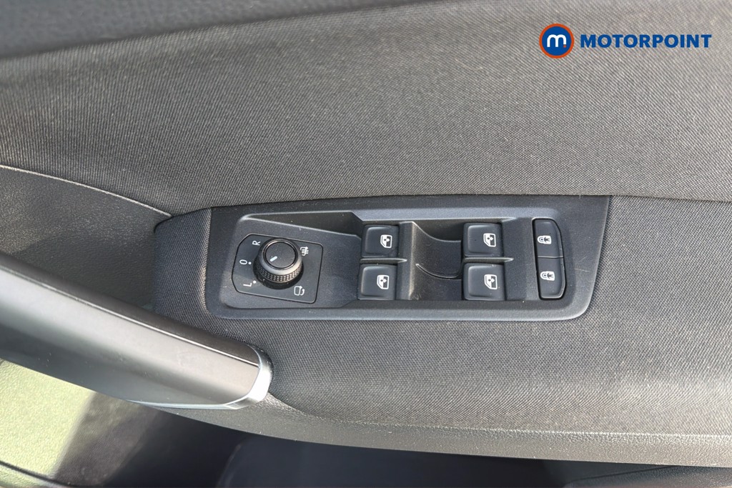 Volkswagen Touran Match Manual Petrol People Carrier - Stock Number (1668343) - 4th supplementary image