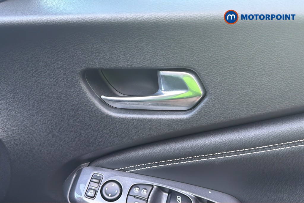 Nissan Juke N-Connecta Automatic Petrol SUV - Stock Number (1668946) - 2nd supplementary image