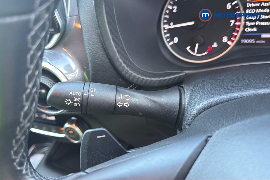 Nissan Juke N-Connecta Automatic Petrol SUV - Stock Number (1668946) - 9th supplementary image
