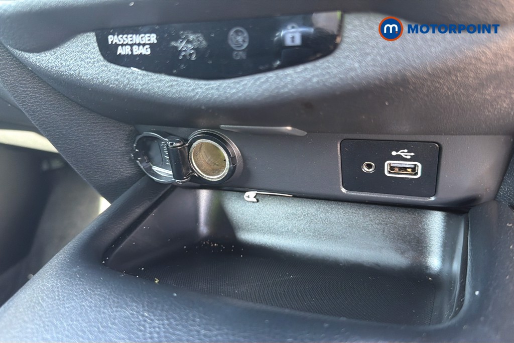 Nissan Juke N-Connecta Automatic Petrol-Electric Hybrid SUV - Stock Number (1668947) - 15th supplementary image
