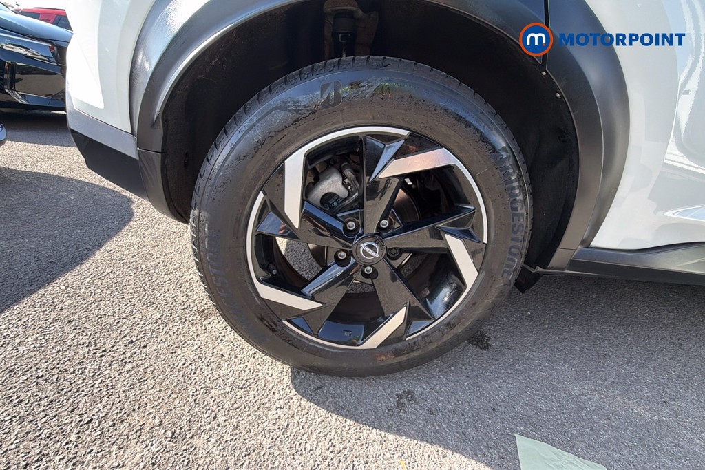 Nissan Juke N-Connecta Automatic Petrol-Electric Hybrid SUV - Stock Number (1668947) - 1st supplementary image