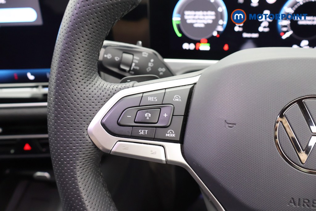 Volkswagen Passat R-Line Automatic Petrol Plug-In Hybrid Estate - Stock Number (1669390) - 2nd supplementary image