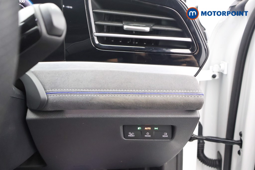 Volkswagen Passat R-Line Automatic Petrol Plug-In Hybrid Estate - Stock Number (1669390) - 7th supplementary image