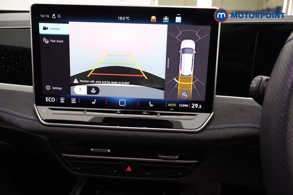 Volkswagen Passat R-Line Automatic Petrol Plug-In Hybrid Estate - Stock Number (1669390) - 9th supplementary image