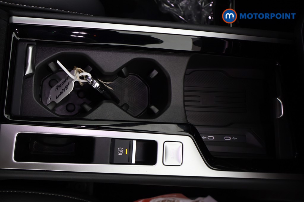 Volkswagen Passat R-Line Automatic Petrol Plug-In Hybrid Estate - Stock Number (1669390) - 10th supplementary image