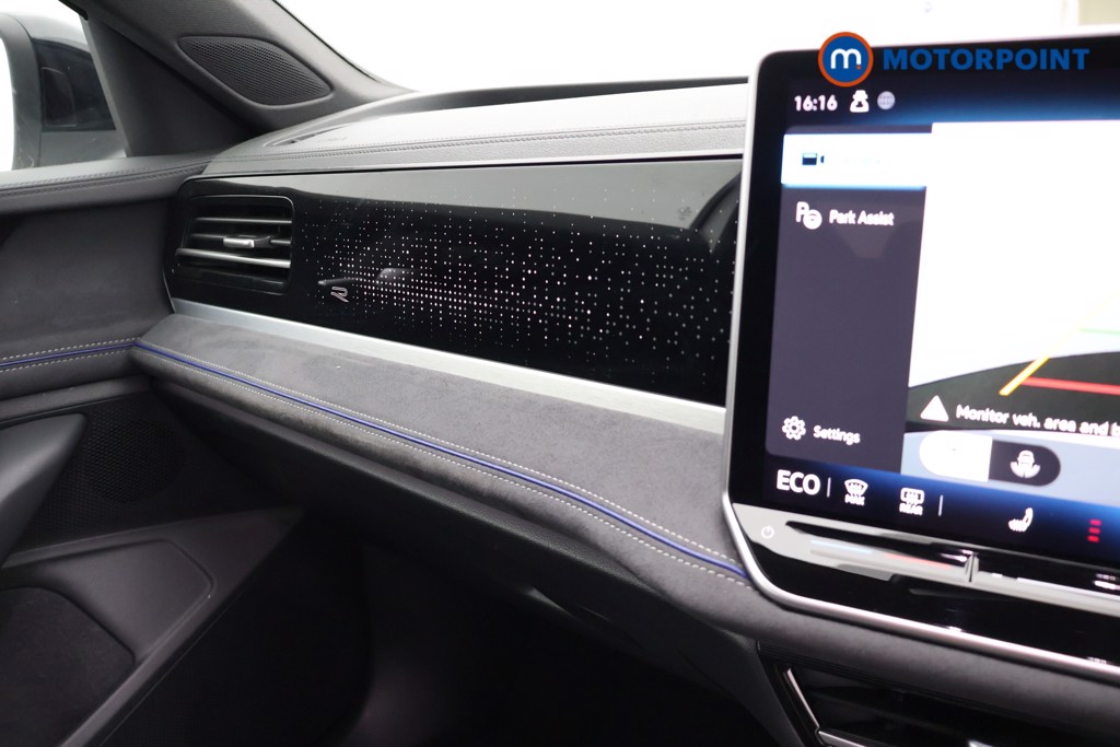 Volkswagen Passat R-Line Automatic Petrol Plug-In Hybrid Estate - Stock Number (1669390) - 11th supplementary image