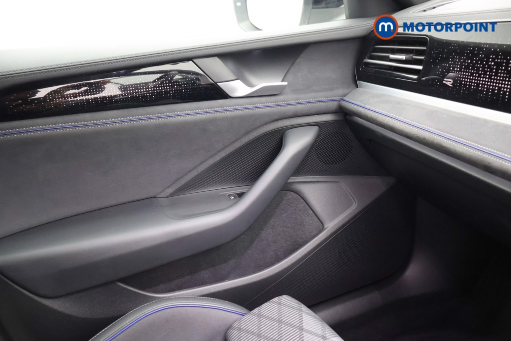 Volkswagen Passat R-Line Automatic Petrol Plug-In Hybrid Estate - Stock Number (1669390) - 12th supplementary image