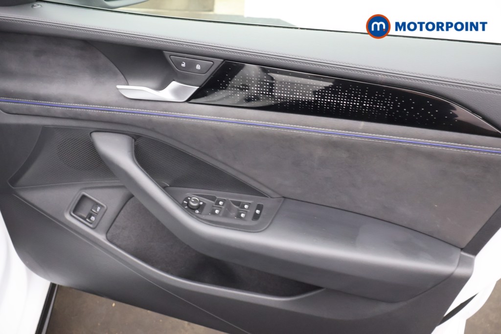 Volkswagen Passat R-Line Automatic Petrol Plug-In Hybrid Estate - Stock Number (1669390) - 13th supplementary image