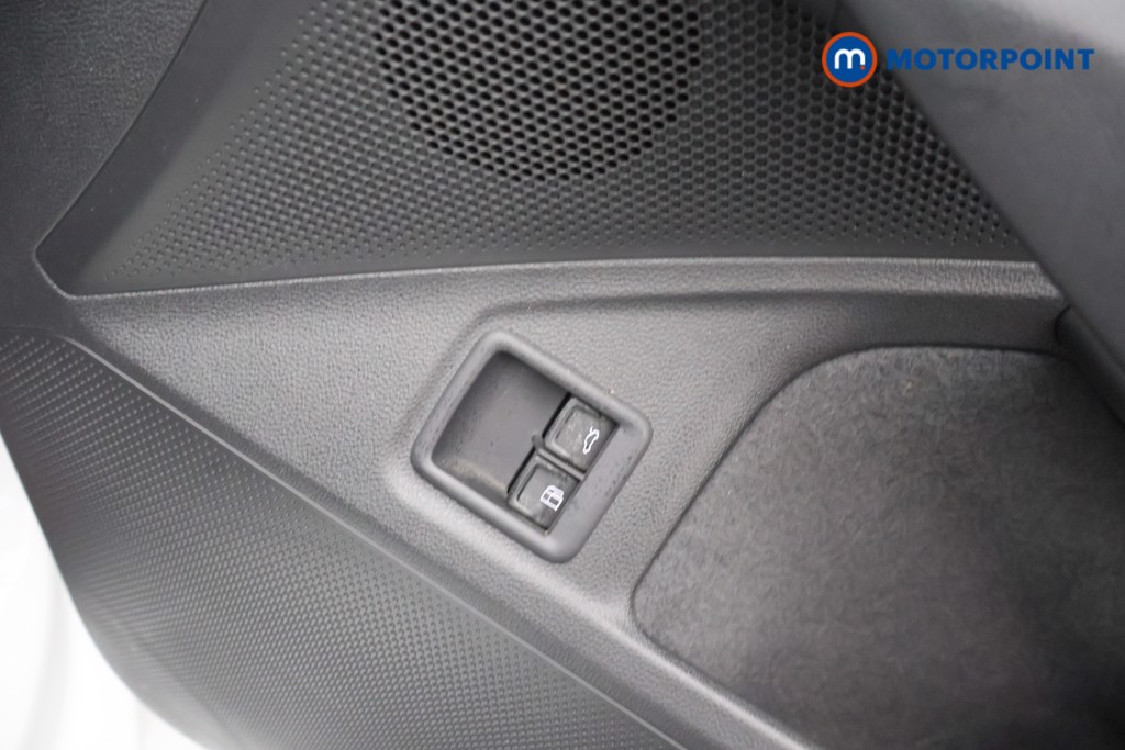 Volkswagen Passat R-Line Automatic Petrol Plug-In Hybrid Estate - Stock Number (1669390) - 14th supplementary image